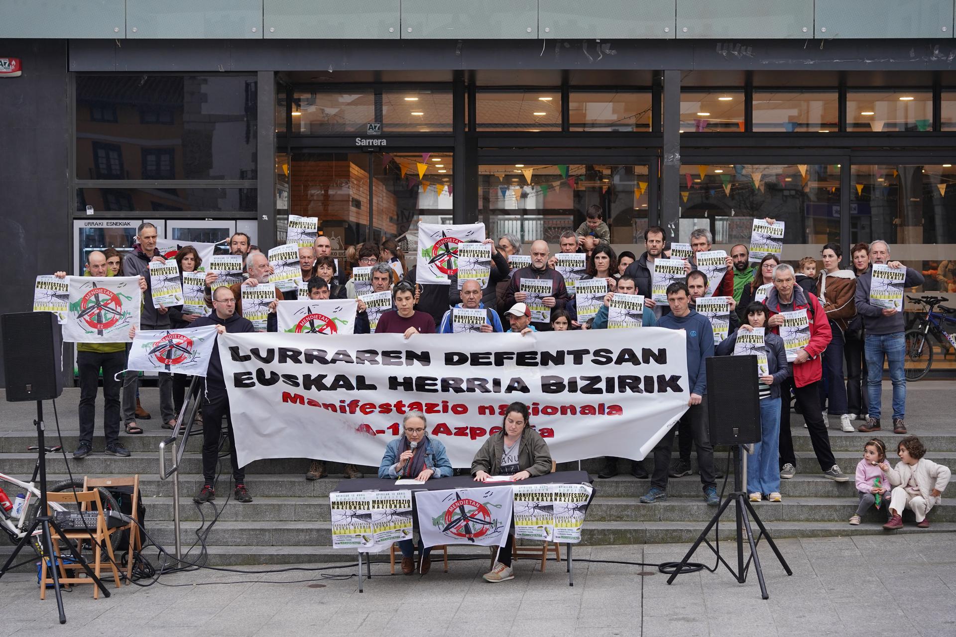 "Lurraren defentsan" apirilaren 13ko jardunaldi nazionalean mobilizatzera deitu dituzte herritarrak