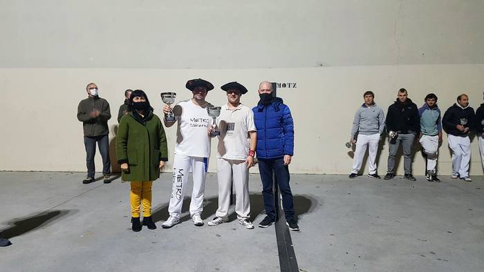 Iosu Salegik eta Aitor Aizpuruak irabazi dute Zumaiako 22. esku pilota txapelketa herrikoia