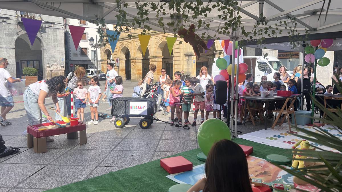 Kids&Us akademiak haurrentzako jolasak eskainiko ditu bihar arratsaldean, plazan
