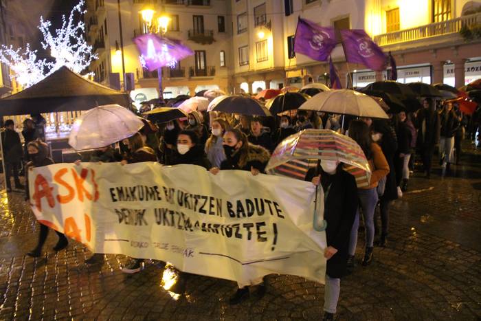 Jendeak bat egin du eraso matxisten aurkako manifestazioarekin