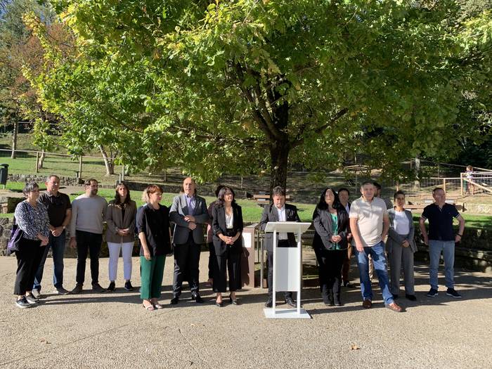 Indarkeriaren eta terrorismoaren biktima guztiak gogoratu eta aitortu dituzte Zarautzen
