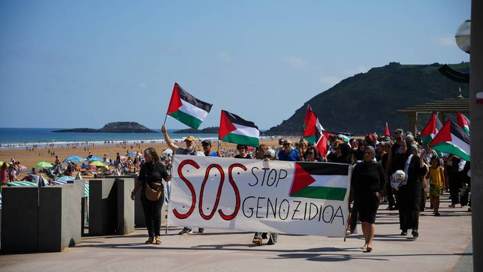 Palestinaren aldeko kazeroladan parte hartzera deitu dituzte herritarrak