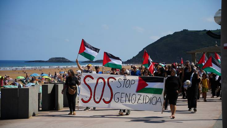 Palestinaren aldeko kazeroladan parte hartzera deitu dituzte herritarrak