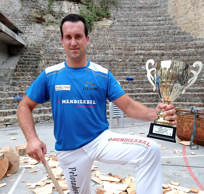 Mikel Larrañagak irabazi du Urrezko Aizkolarien Kopa