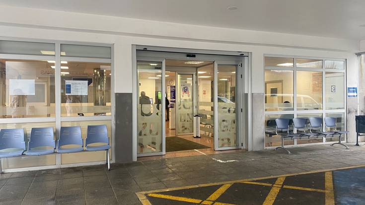 Zumarragako ospitaleko eraikin berriaren obrak direla eta, sarrera nagusia lekualdatu dute