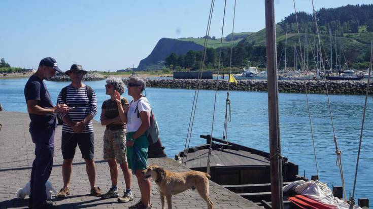 'Juanita Larondo' patatxaren irteerak eta erakusketa egunean zehar