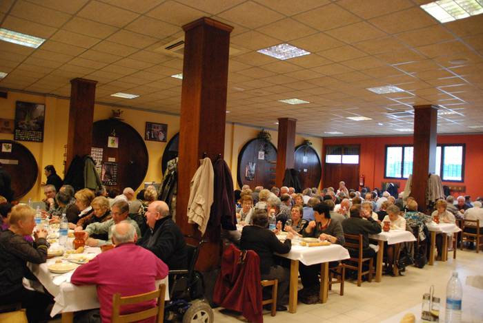 Txotxean pozik jubilatuen egunean