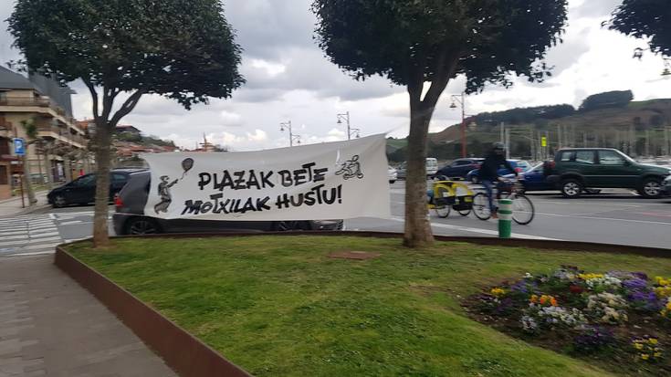 'Haur motxiladunen' egoera salatzeko ekitaldia egingo dute bihar Amaia plazan