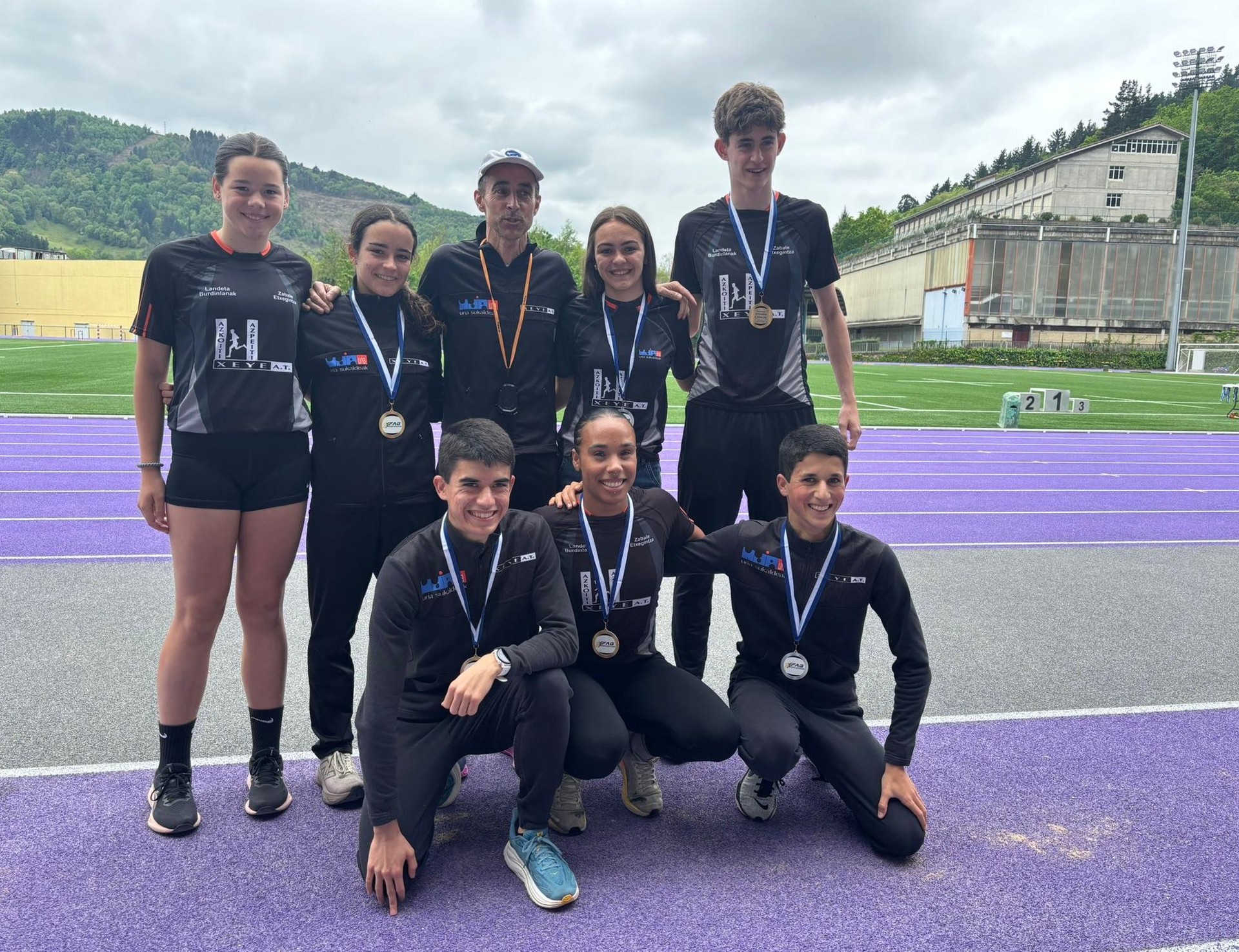 Ane Bosch eta Julen Zialtzeta atletak txapeldun, Gipuzkoako 18 urtez azpikoen txapelketan