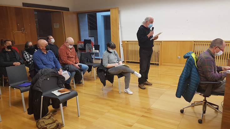 Eskaintzen duten zerbitzua hobetzeko eskatu die Zumaiako Udaleko bilkurak banketxeei
