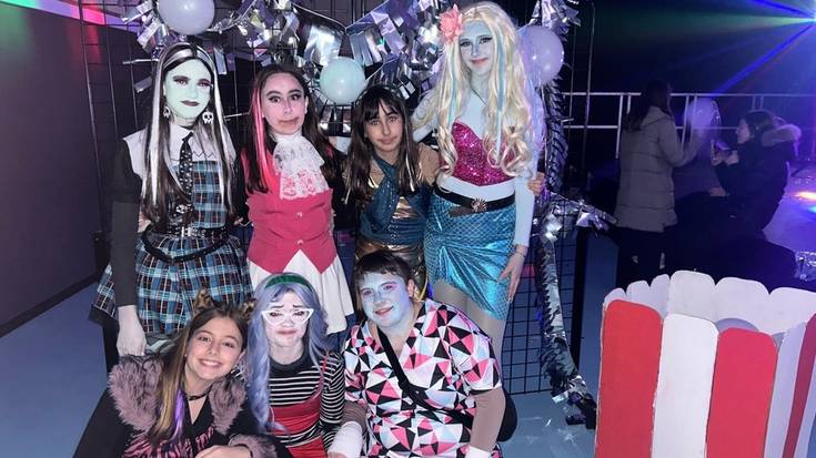 Giro aparta, Elkarguneko mozorro festan