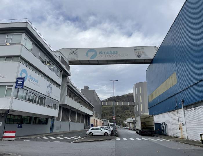 Elmubasen protesta egingo dute, kaleratzeak eta "jazarpen sindikala" salatzeko