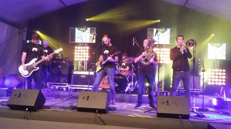 Big Boy taldeak Durangoko Azokan jo zuen atzo