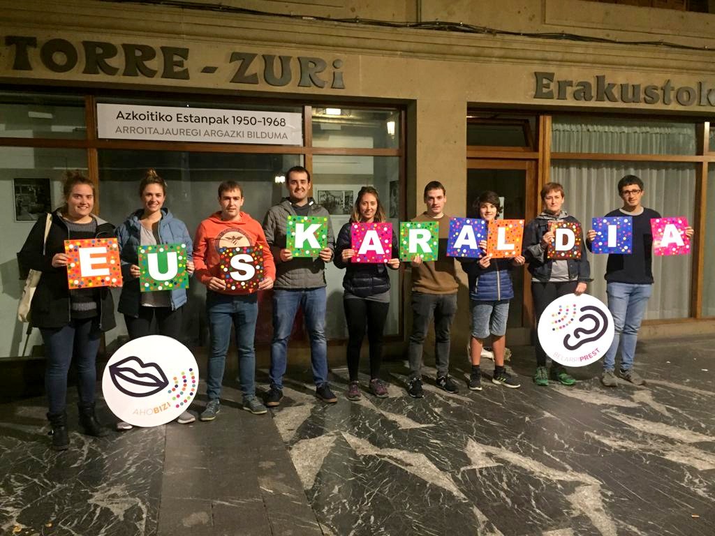 Erniarraitzeko bertsolariak ere, Euskaraldiarekin bat