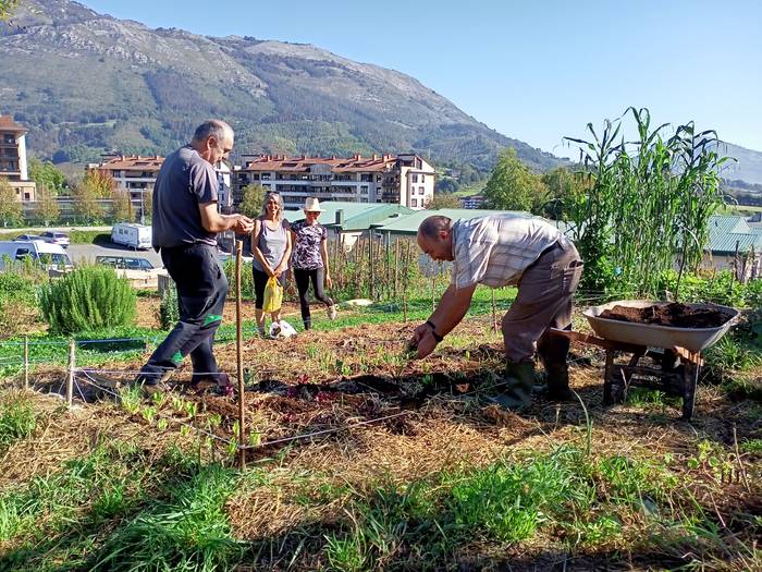 Balorazio positiboa eginda amaitu du Sustraiak Bizirik elkarteak elikadura burujabetzaren ikastaroa