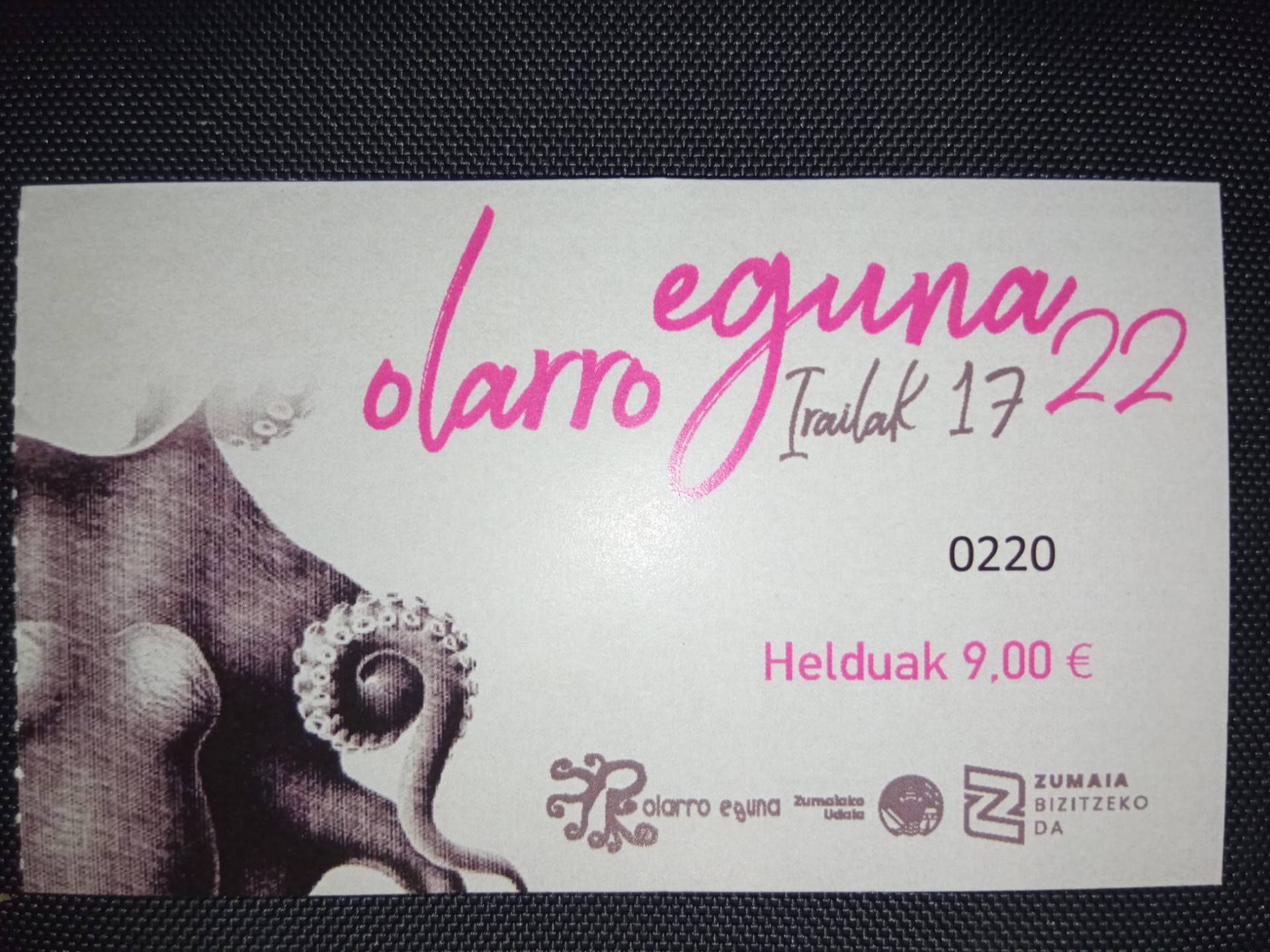 Salgai daude Olarro Eguneko herri bazkarirako txartelak