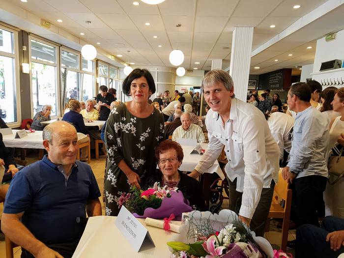 89 urteko 17 zumaiar omendu dituzte gaur