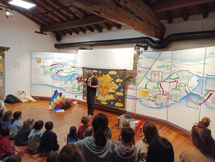 Gabonen bueltan, ipuin kontaketa saioa egin dute Ekoetxean