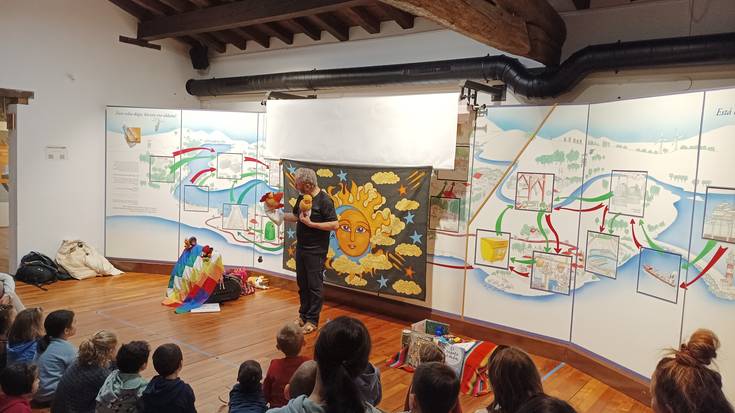 Gabonen bueltan, ipuin kontaketa saioa egin dute Ekoetxean