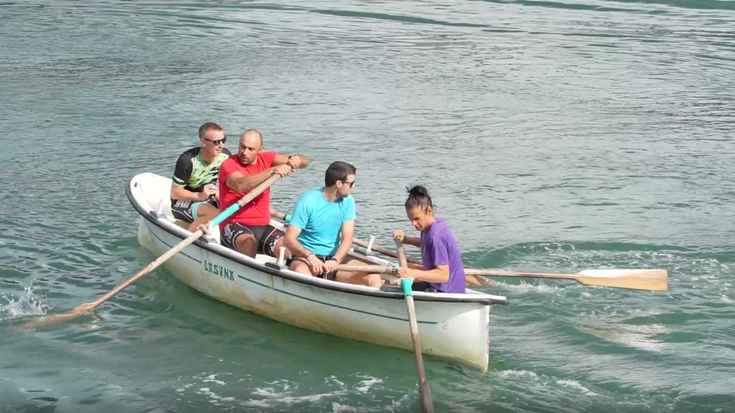 Olarro Eguneko batel estropadarako trebatzen aritu dira kuadrillak