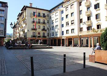 Elkarretaratzea: Zarauzko hilketa matxista salatzeko elkarretaratzea