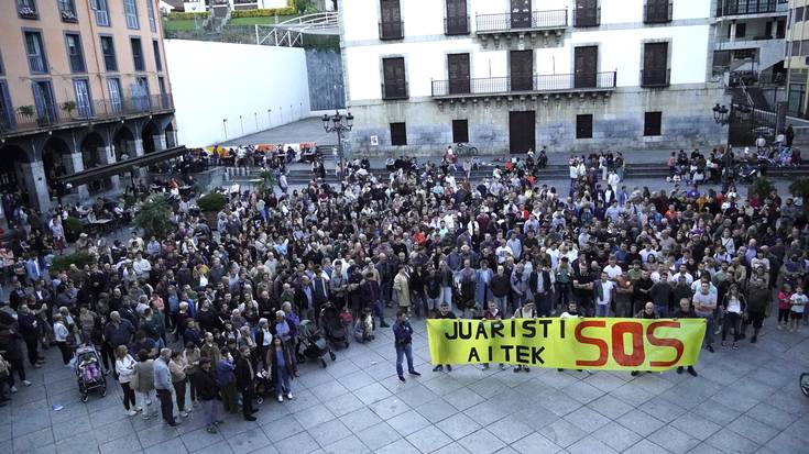 Juaristi eta Aitek lantegietarako "konponbidea" eskatu dute, aspaldiko protesta jendetsuenean
