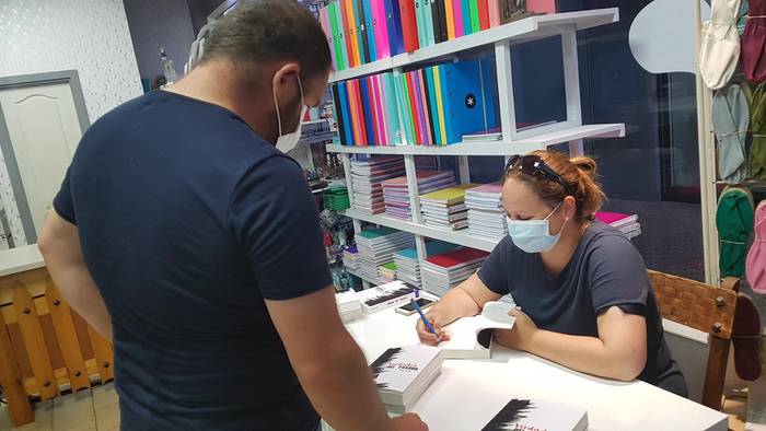 'Verdades del pasado' liburua aurkeztu du Idoia Zubiak