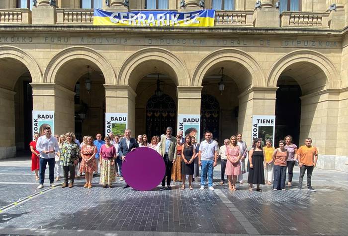 Indarkeria matxistarik gabeko jaiak aldarrikatu dituzte Gipuzkoako Aldundiak eta udalek