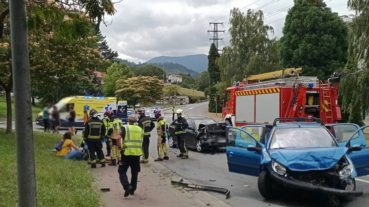 Bi autoren arteko istripua izan da Oñazbidean