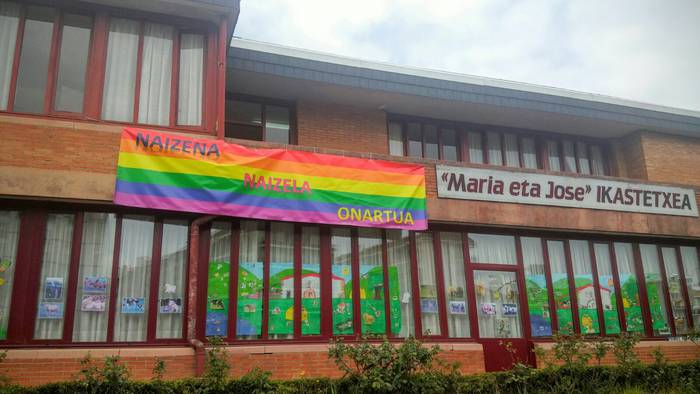 Homofobiaren aurkako eguneko ekitaldiak egingo dira bihar Zumaiako ikastetxetan