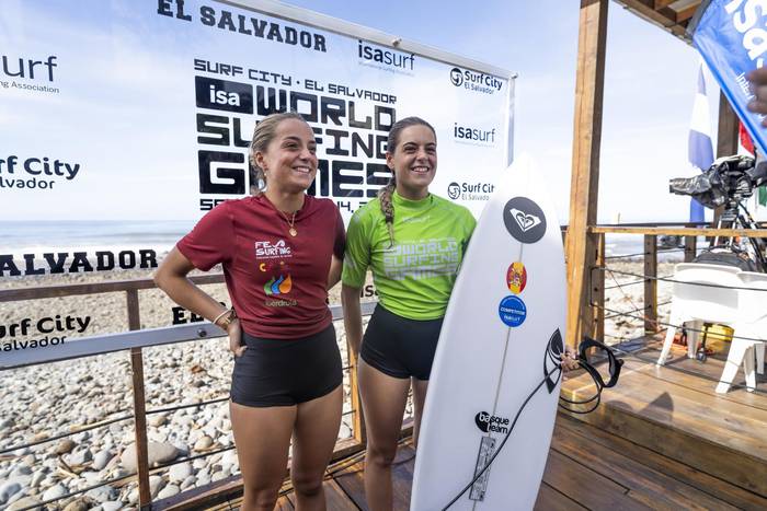 Laugarren txandara igaro dira Gonzalez-Etxabarri ahizpak, Munduko surf jokoetan