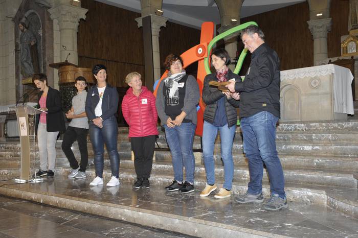 Zarauzko ikastolak hartu du Kilometroak-en lekukoa