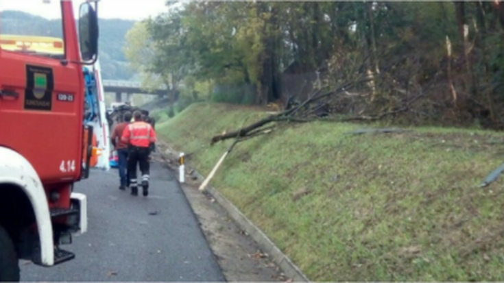 Gizonezko bat hil da istripuan autobidean, Zumaia parean