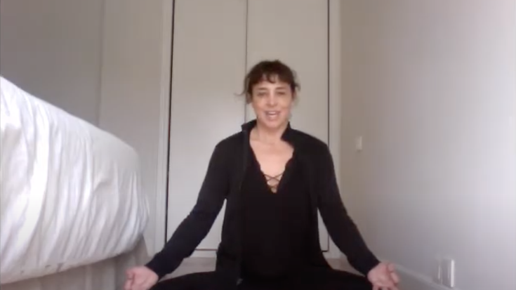 Etxean sasoian: yoga saioa Yoana Iturainekin