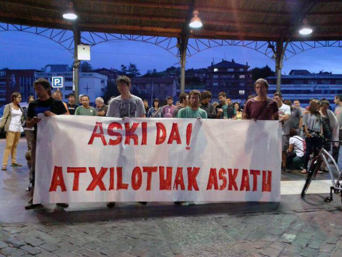 80 inguru pertsona atzoko Herriraren aldeko elkarretaratzean