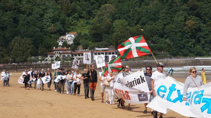 "Indarrean dauden salbuespen neurriekin bukatzeko" eskatu du Etxeratek Orioko eta Zarauzko hondartzetan