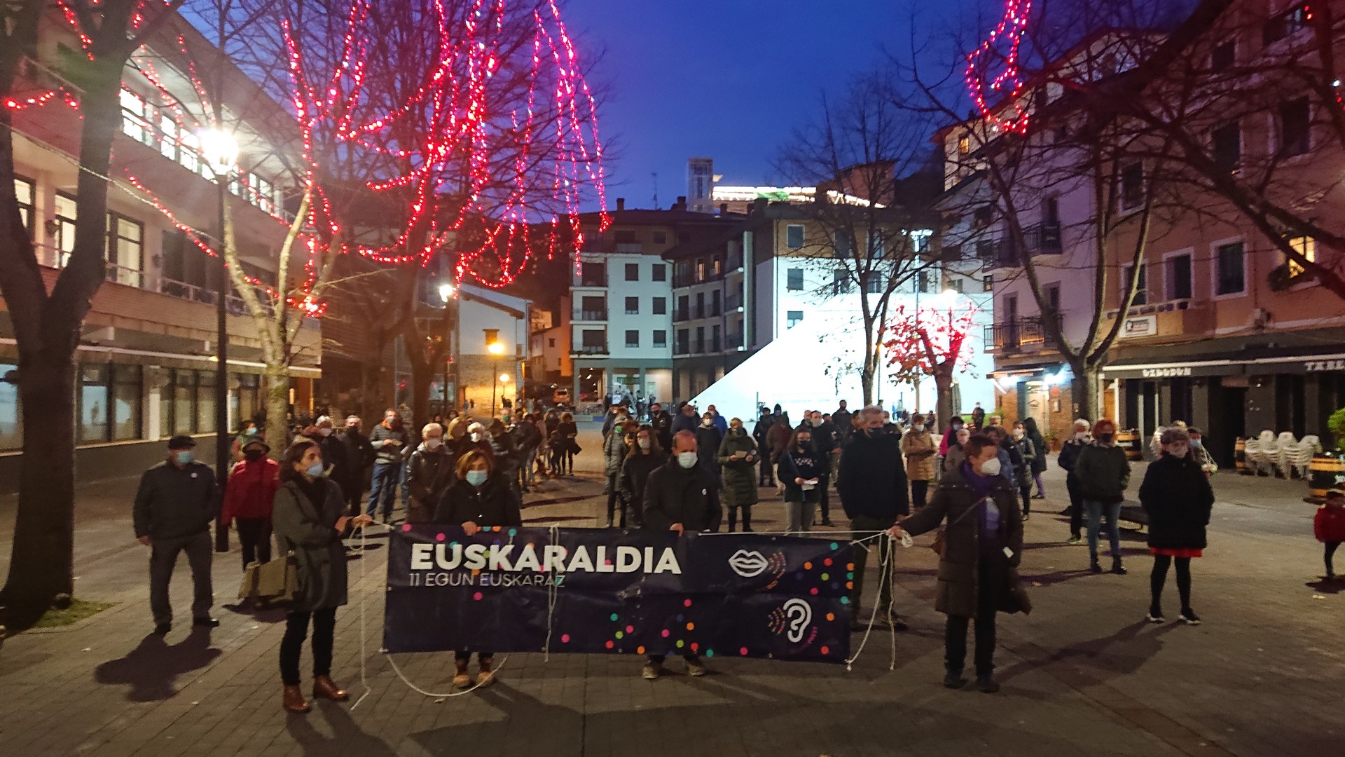 Argazki jendetsu batekin eman diote amaiera Euskaraldiari