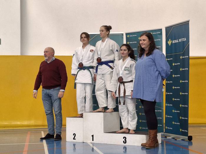Itxaso Manzanas hirugarren Kadeteen Erandioko II. Judo Txapelketan