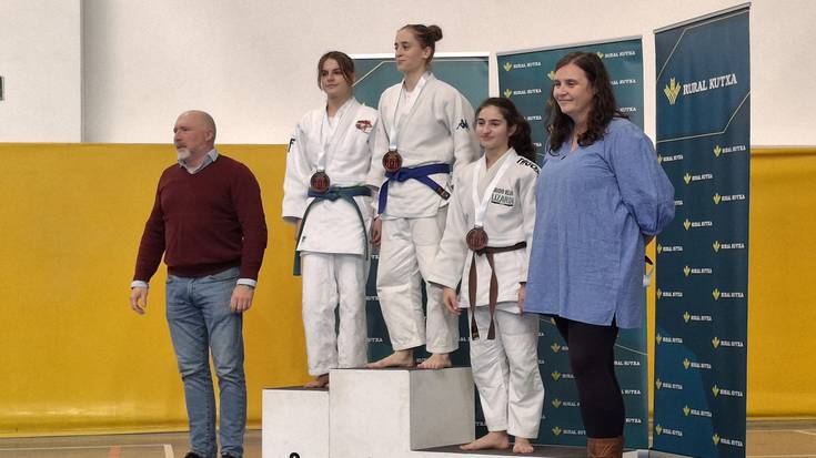 Itxaso Manzanas hirugarren Kadeteen Erandioko II. Judo Txapelketan