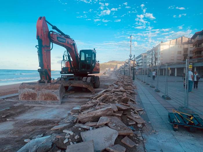 Hasi dituzte malekoiko zoladura berritzeko lanak
