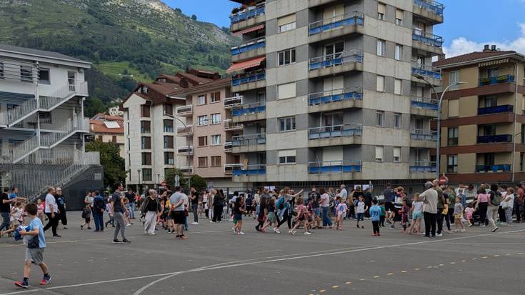 Zabalik dago udaleku irekietan begirale aritzeko izen-emate epea