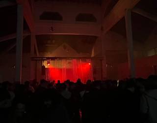 Disko jartzaileen eta txarangaren doinuekin gozatu dute herritarrek