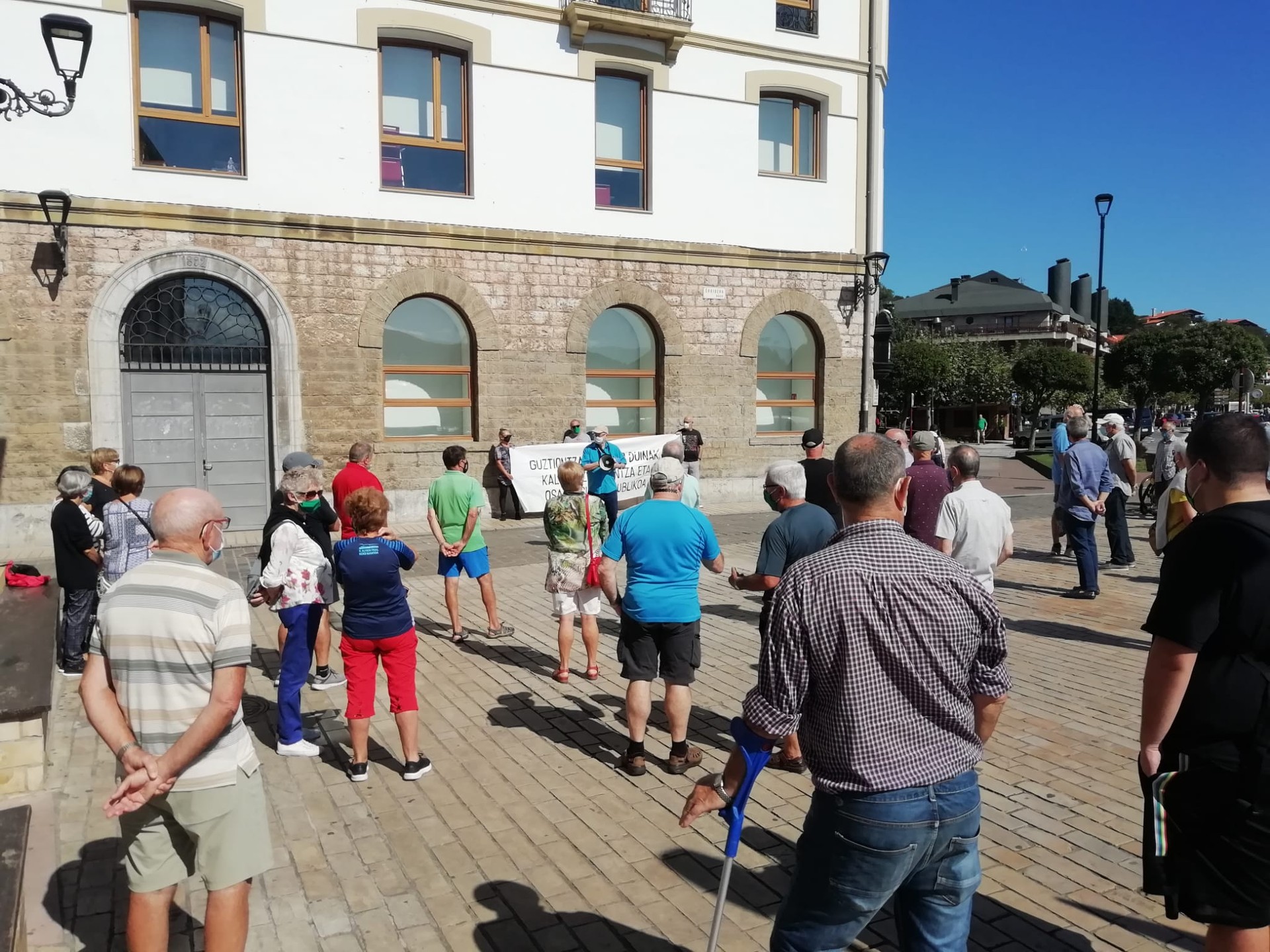 Pentsio publikoen eta osasungintza eta zaintza duinen alde elkartu dira