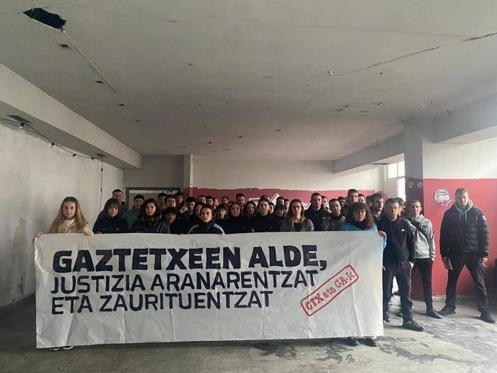 Gaztetxeen alde egin dute, Bilboko Etxarri IIren desalojoaren urteurrenean