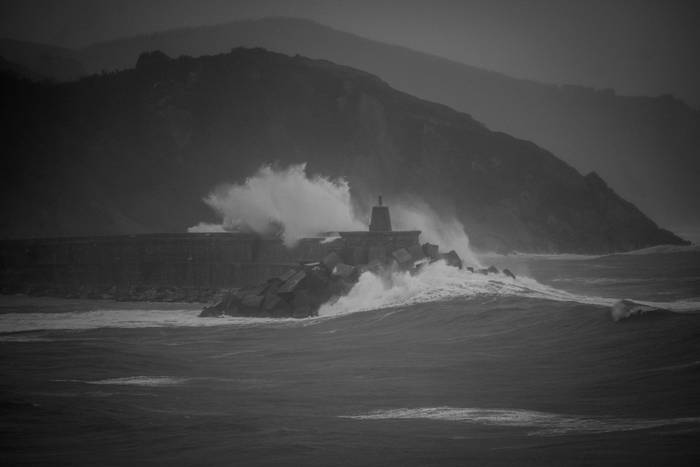 Denborale handia izango da gaur iluntzetik bihar eguerdira bitartean