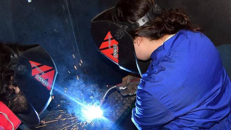 Emakumeek lan munduan duten rolaren inguruko mahai ingurua, bihar Emakumeon Etxean