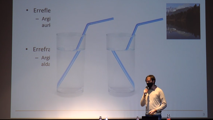 Bideoa: Ander Gonzalez de Etxabarri, argiari buruz