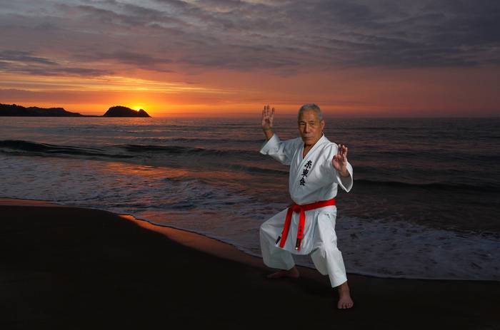 Yasunari Ishimi karate maisuak mintegi teknikoa eskainiko du asteburuan