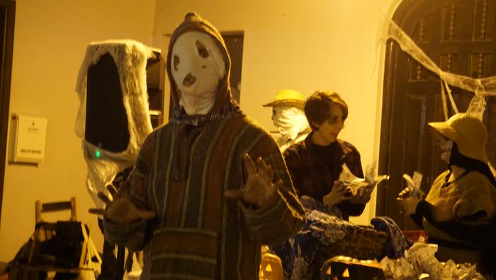 Mozorro eta kalabaza beldurgarriek hartu dituzte kaleak Aian, Getarian, Orion eta Zarautzen