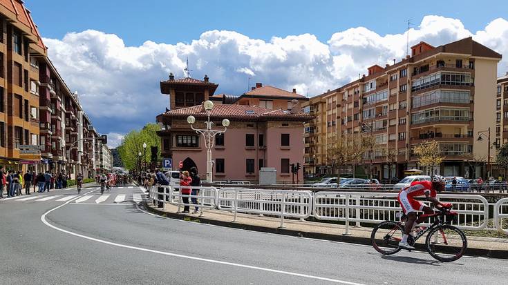 Cofidiseko Teklehaimanot pasa da pelotoiaren buruan Zumaiatik